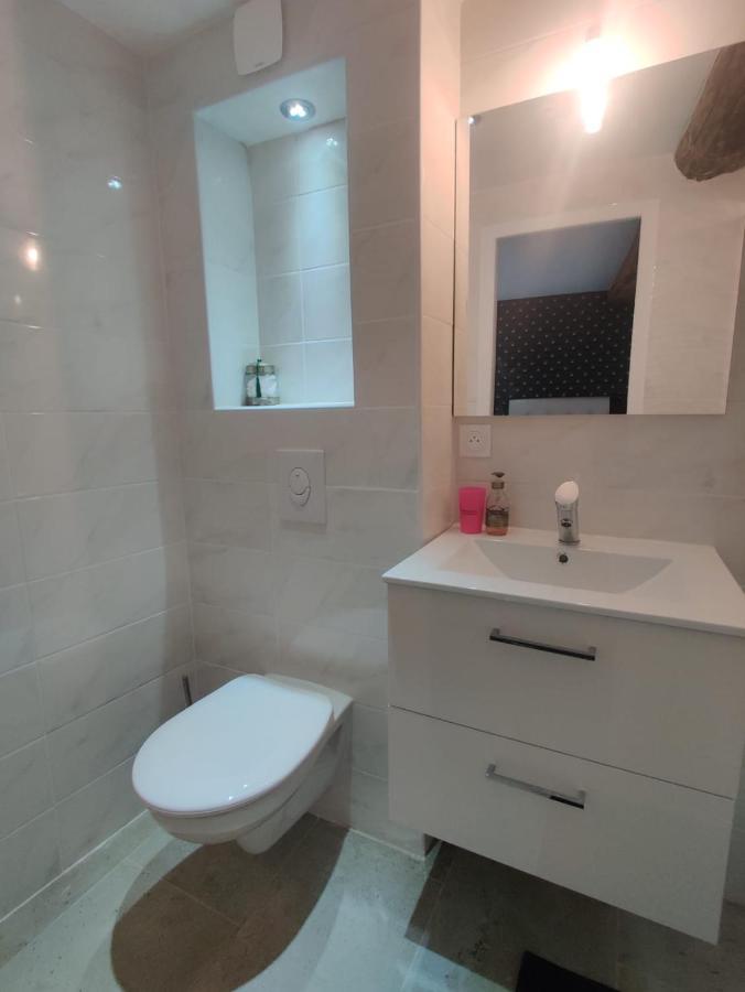 Logement Neuf Centre Du Village Aux Pieds Du Chateau Grimaud Exteriör bild