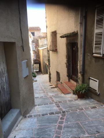 Logement Neuf Centre Du Village Aux Pieds Du Chateau Grimaud Exteriör bild
